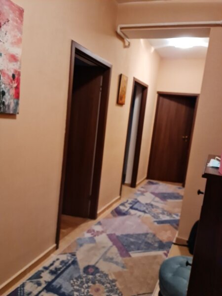 Sector 5, Trei camere, decomandat, etaj 2/4, bloc 2007 cu lift.