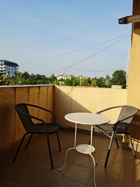 Sector 5, Trei camere, decomandat, etaj 2/4, bloc 2007 cu lift.